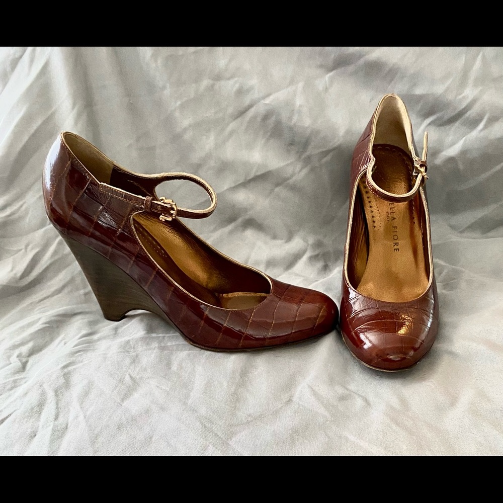 Isabella Fiore wine patent leather wedges